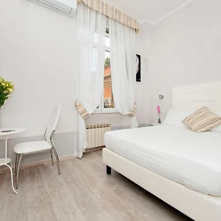 White Colosseo Bed and breakfast 4*