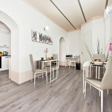 White Colosseo Bed and breakfast 4*