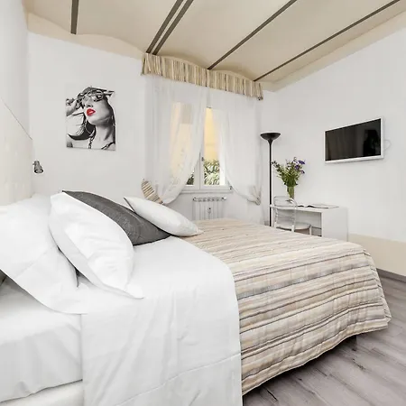 White Colosseo Bed and breakfast 4*