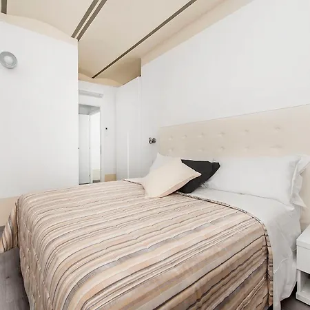 White Colosseo Bed and breakfast