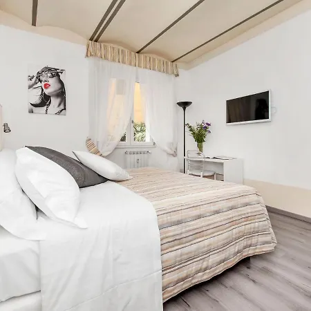 Alojamento de Acomodação e Pequeno-almoço White Colosseo Roma