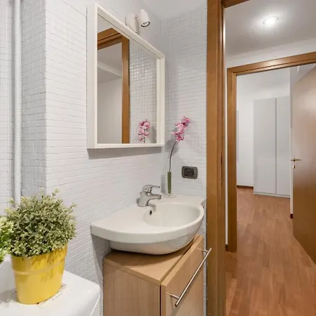 Alojamento de Acomodação e Pequeno-almoço White Colosseo 4*