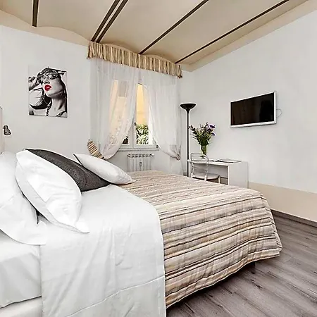 Bed and Breakfast White Colosseo 4*