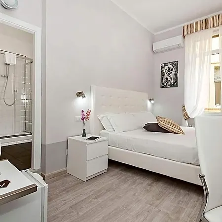White Colosseo Bed and Breakfast