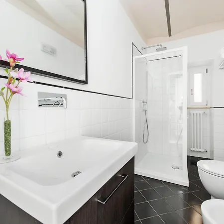 White Colosseo Couette-café 4*